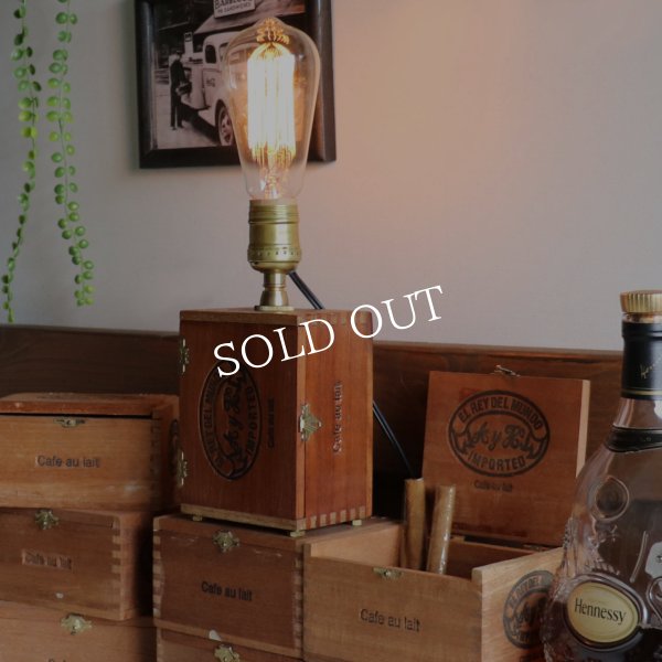 コレクティブルシガーボックスミニテーブルライト卓上照明｜葉巻煙草ウッドボックス・木箱型ランプ