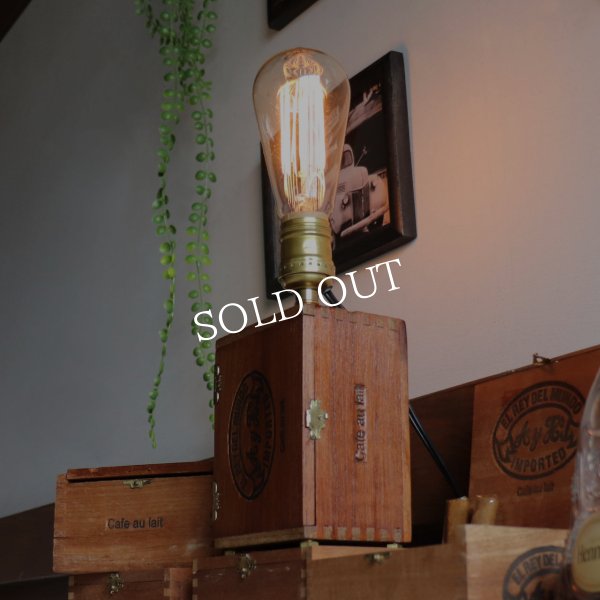 コレクティブルシガーボックスミニテーブルライト卓上照明｜葉巻煙草ウッドボックス・木箱型ランプ