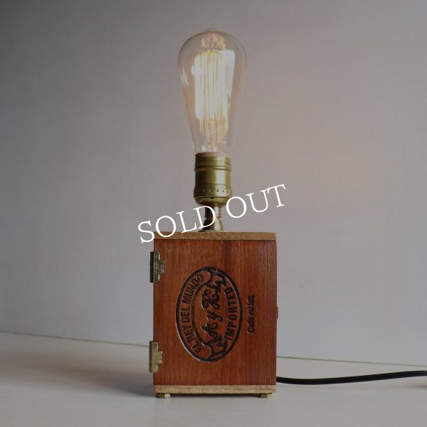 コレクティブルシガーボックスミニテーブルライト卓上照明｜葉巻煙草ウッドボックス・木箱型ランプ