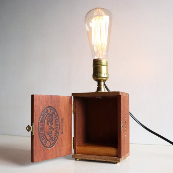 コレクティブルシガーボックスミニテーブルライト卓上照明｜葉巻煙草ウッドボックス・木箱型ランプ