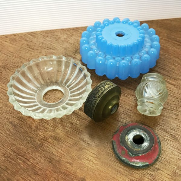 【製作前・手入れ前のパーツ類】USAヴィンテージホブネイルガラスのミニテーブルライト卓上照明・水色硝子｜カフェランプ