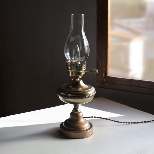 USAヴィンテージオイルランプスタイルテーブルライト｜アンティークゴールド・ガラスチムニーハリケーン卓上照明