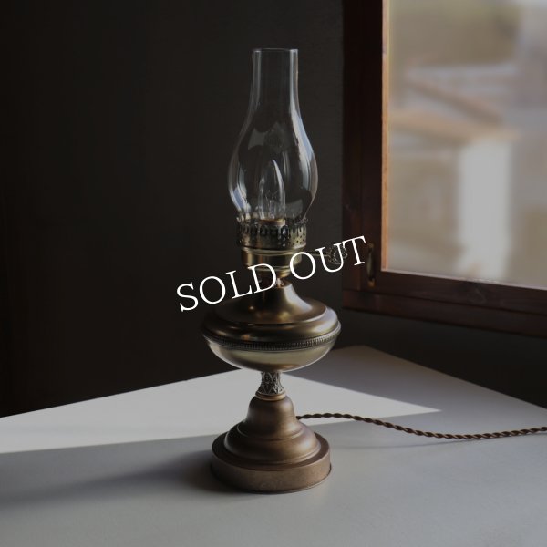 USAヴィンテージオイルランプスタイルテーブルライト｜アンティークゴールド・ガラスチムニーハリケーン卓上照明