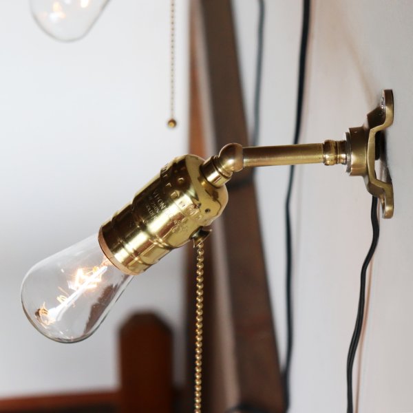 ヴィンテージインダストリアル真鍮製ミニブラケットライト・45度壁掛照明｜ウォールランプ
