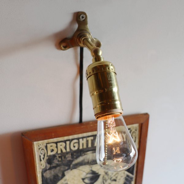 ヴィンテージインダストリアル真鍮製ミニブラケットライト・45度壁掛照明｜ウォールランプ