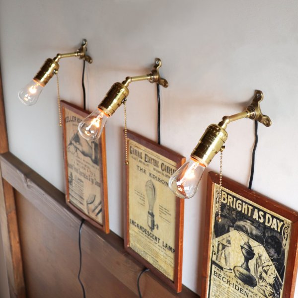 ヴィンテージインダストリアル真鍮製ミニブラケットライト・45度壁掛照明｜ウォールランプ