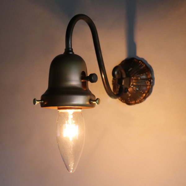 ヴィンテージミルクガラスブラケットライト｜コロニアル壁付け照明・真鍮古美仕上げ