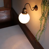 画像1: ヴィンテージミルクガラスブラケットライト｜コロニアル壁付け照明・真鍮古美仕上げ