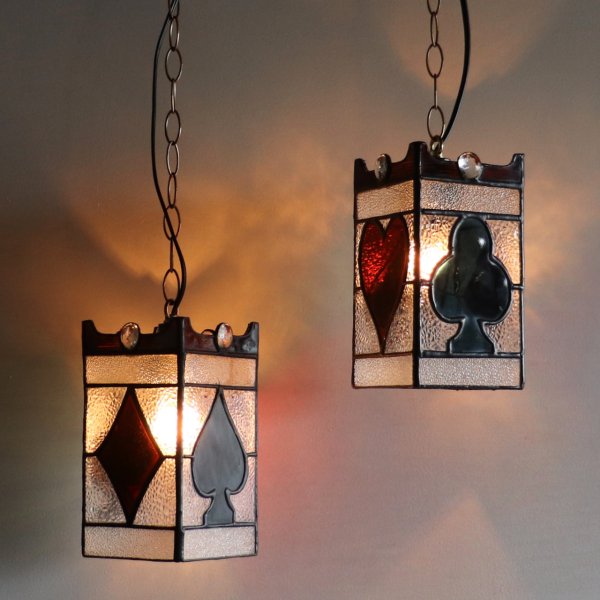 ヴィンテージガラス製ステンドグラスペンダントライト・トランプ柄｜天井吊下げ照明ハート・ダイヤ・スペード・クラブ