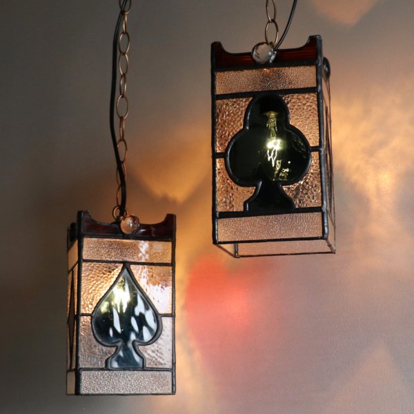 ヴィンテージガラス製ステンドグラスペンダントライト・トランプ柄｜天井吊下げ照明ハート・ダイヤ・スペード・クラブ