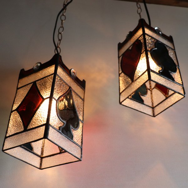 ヴィンテージガラス製ステンドグラスペンダントライト・トランプ柄｜天井吊下げ照明ハート・ダイヤ・スペード・クラブ