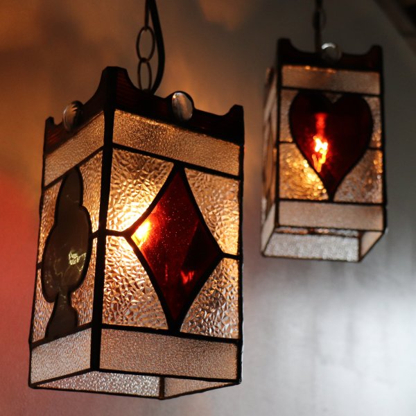 ヴィンテージガラス製ステンドグラスペンダントライト・トランプ柄｜天井吊下げ照明ハート・ダイヤ・スペード・クラブ