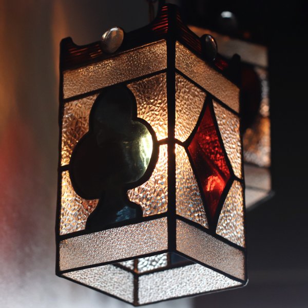 ヴィンテージガラス製ステンドグラスペンダントライト・トランプ柄｜天井吊下げ照明ハート・ダイヤ・スペード・クラブ