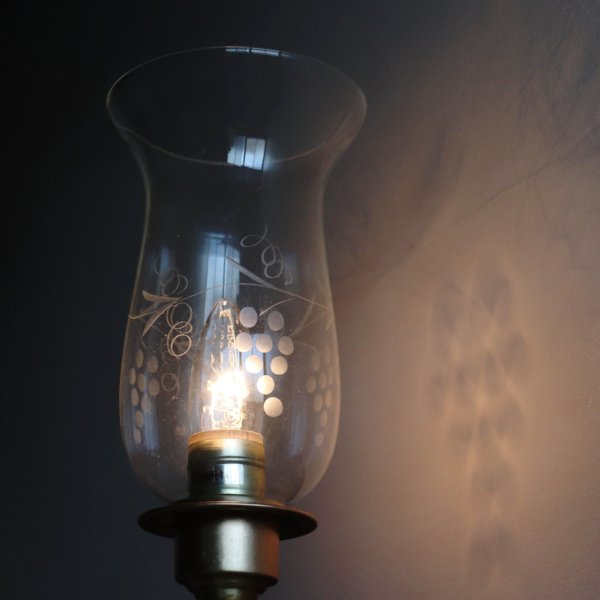 USAヴィンテージハリケーンランプ卓上照明・テーブルライト葡萄柄エッチンググラス｜アンティーク