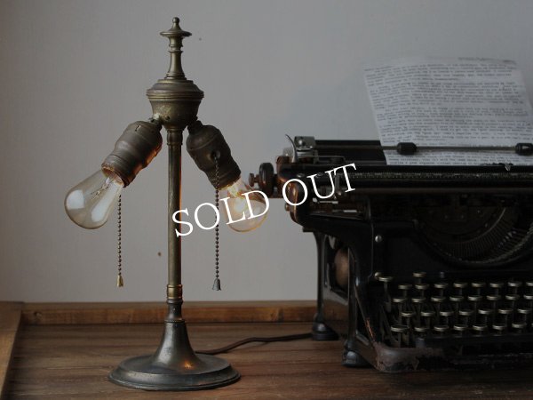 画像6: 工業系卓上照明｜インダストリアル角度調整付ダブルソケット２灯デスクライト｜USAアメリカンヴィンテージオフィス真鍮テーブルランプ (6)