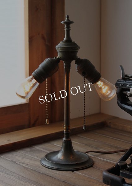 画像3: 工業系卓上照明｜インダストリアル角度調整付ダブルソケット２灯デスクライト｜USAアメリカンヴィンテージオフィス真鍮テーブルランプ (3)