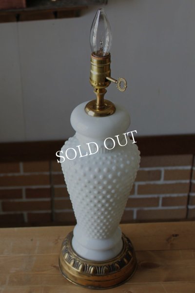 画像2: USAヴィンテージ鍵スイッチ付ミルクガラス製ホブネイル3Wayテーブルランプ｜アンティークヴィクトリアン卓上照明テーブルライト (2)