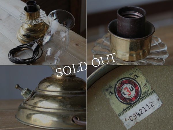 画像8: USAアメリカンヴィンテージ葡萄模様ガラスチムニー付真鍮テーブルライト｜卓上照明ハリケーンランプ (8)