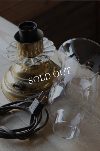 画像6: USAアメリカンヴィンテージ葡萄模様ガラスチムニー付真鍮テーブルライト｜卓上照明ハリケーンランプ (6)