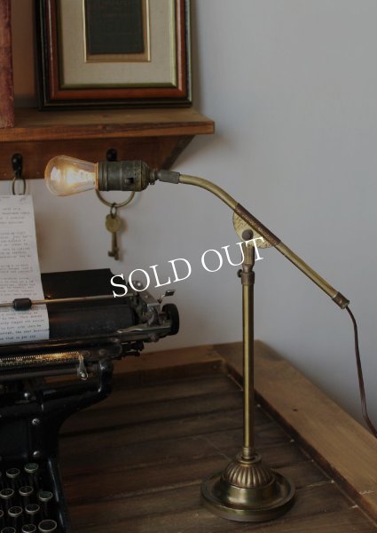 画像3: USAアメリカンヴィンテージ卓上照明マイクロフォンスタンド型真鍮製デスクライト｜オフィステーブルライト角度調整ランプ (3)