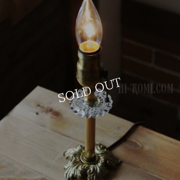 画像1: USAヴィンテージ卓上照明ホブネイルガラス&花柄レリーフの真鍮テーブルランプ｜ヴィクトリアンライト (1)