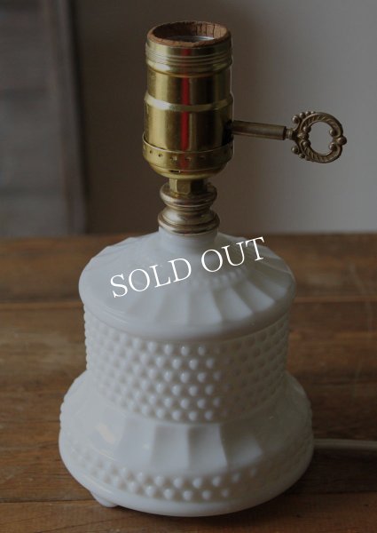画像6: USAヴィンテージ卓上照明鍵スイッチ付ホブネイルミルクガラスのテーブルライト｜アンティークテーブルランプ (6)