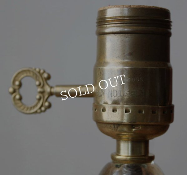 画像6: USAヴィンテージ卓上照明鍵スイッチ付ガラス飾りの真鍮製ミニテーブルライト｜アンティークランプ (6)