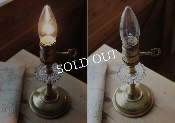 画像8: USAヴィンテージ卓上照明ホブネイルガラスと真鍮のミニテーブルライト｜ヴィクトリアンランプカントリー (8)