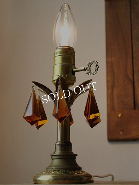 画像2: USAヴィンテージ卓上照明鍵付アンバープリズムヴィクトリアンテーブルランプ｜オールドアメリカンライト真鍮琥珀 (2)