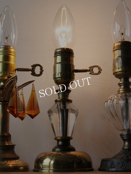 画像2: USAヴィンテージ卓上照明鍵付クリスタルカットガラスの真鍮製テーブルランプ｜オールドアメリカンヴィクトリアンライト真鍮 (2)