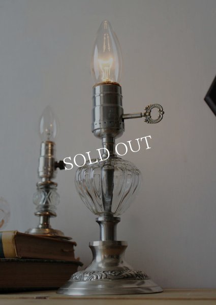 画像4: USAヴィンテージ卓上照明鍵&ガラス飾り付ヴィクトリアンテーブルランプ｜オールドアメリカンライト真鍮 (4)