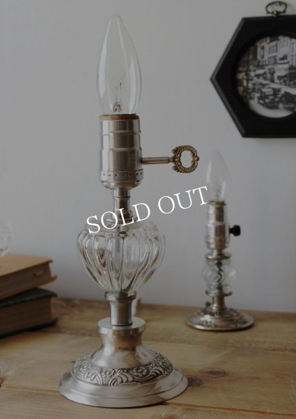 画像2: USAヴィンテージ卓上照明鍵&ガラス飾り付ヴィクトリアンテーブルランプ｜オールドアメリカンライト真鍮 (2)