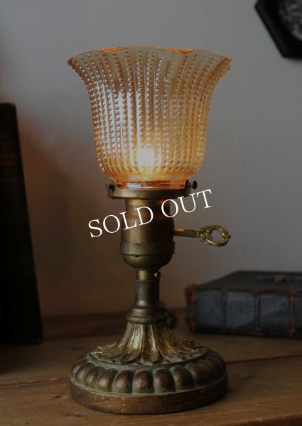 アンティークテーブルランプ｜ピーチラスターグラスフリルシェード卓上照明テーブルライト