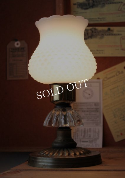 アンティークランプ｜ホブネイルミルクガラスのテーブルライト卓上照明