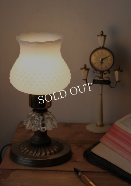 アンティークランプ｜ホブネイルミルクガラスのテーブルライト卓上照明