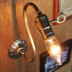 ヴィンテージ真鍮製スワンネックブラケットランプ｜壁面照明