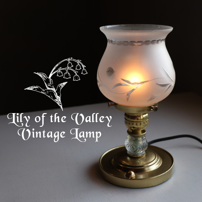 すずらんモチーフのヴィンテージガラステーブルランプをアップ！