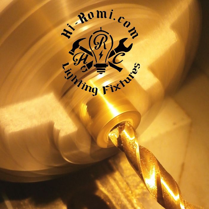 Hi-Romi.com(ハイロミドットコム) オリジナル照明用の真鍮パーツ製作中。 あ～手と足が冷える。