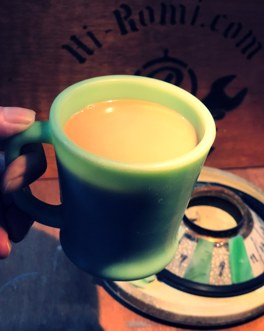 コーヒーを飲み終えたら ペンダントライト製作の続きを。