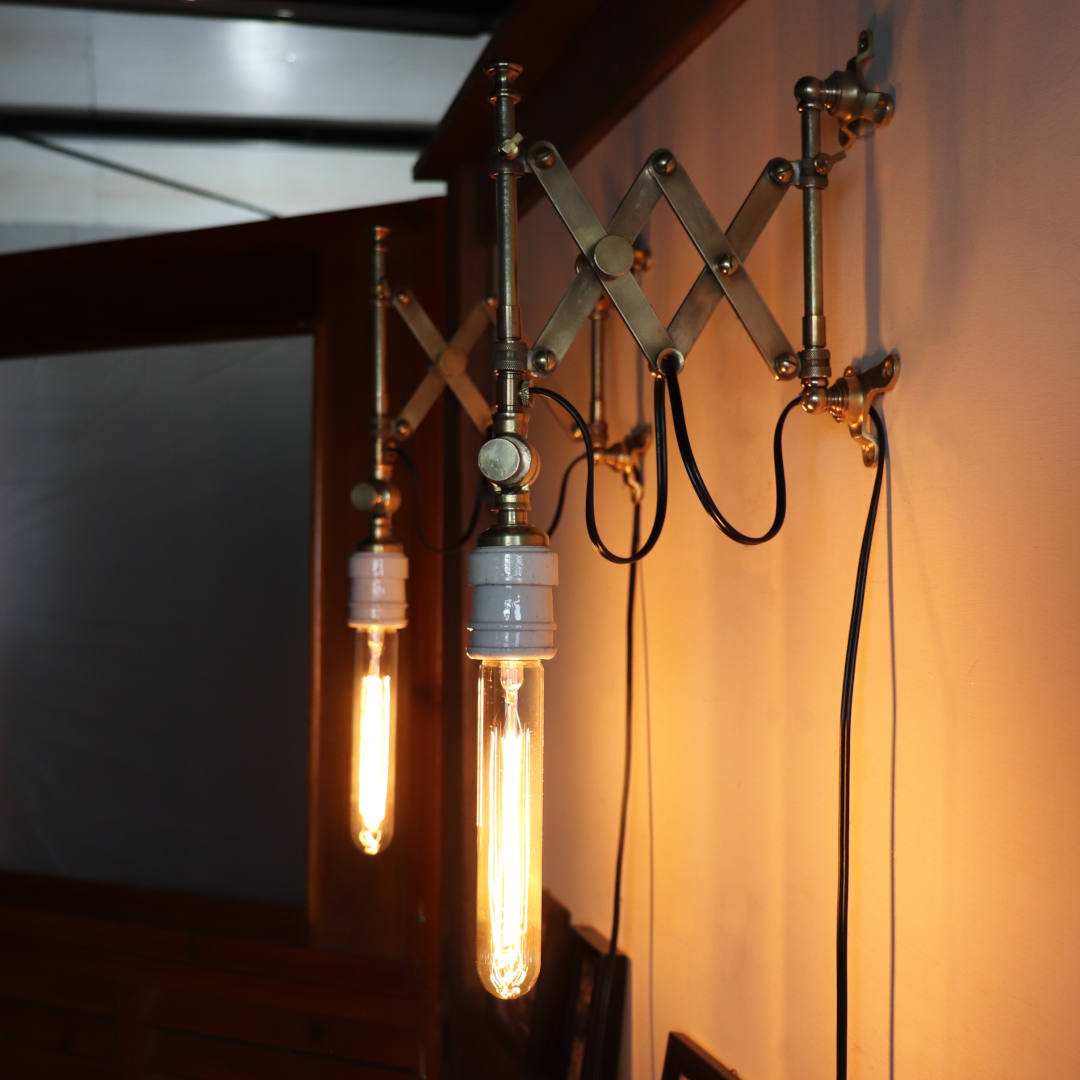 蛇腹ランプ|シザーアームブラケットライト・取り付け工事不要の簡単設置