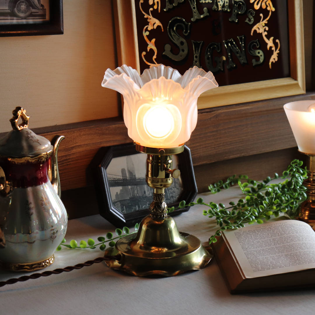 アンティーク卓上照明｜USAヴィンテージフリルガラスシェード真鍮製テーブルライト