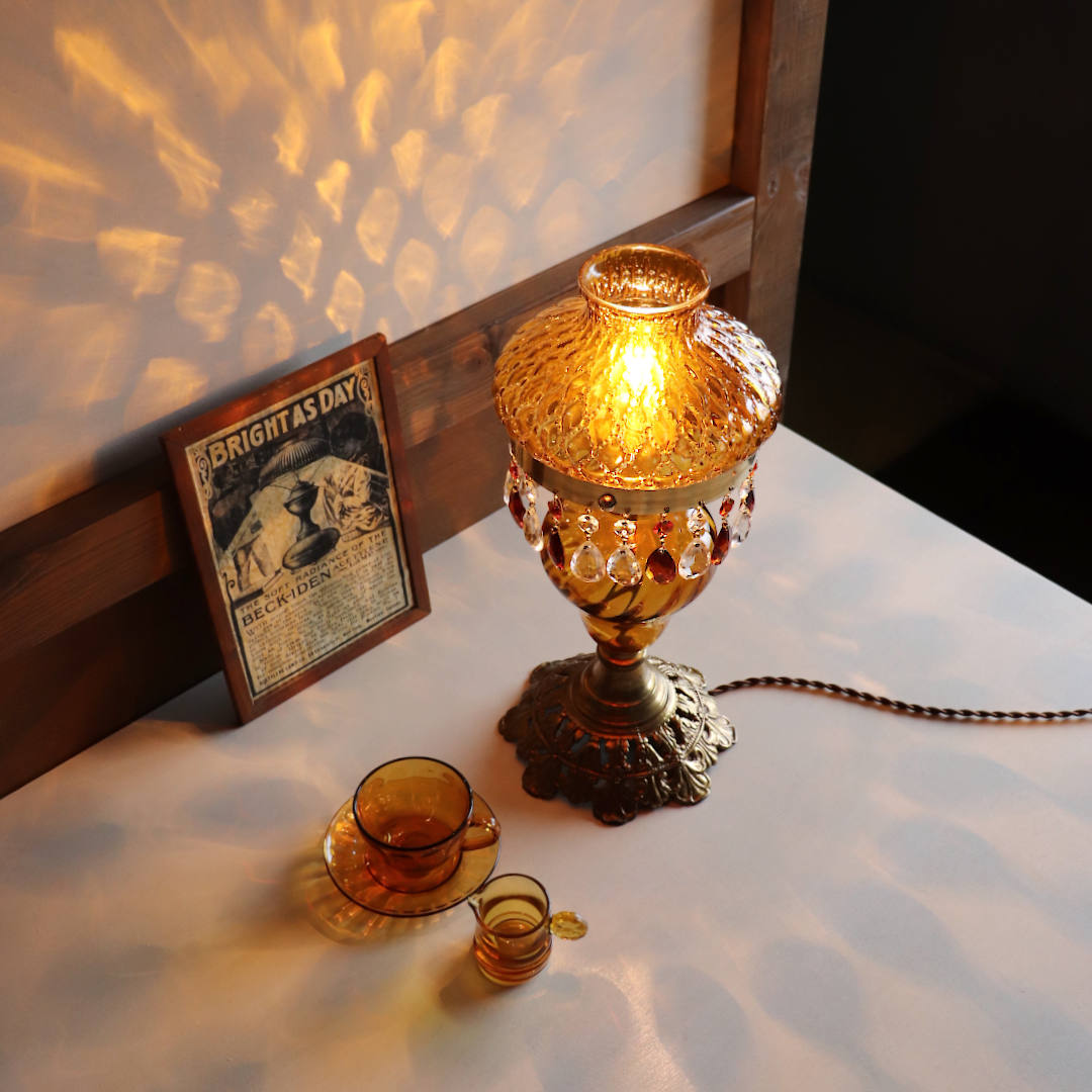 USAヴィンテージアンバーガラスシェードテーブルライト｜アンティーク卓上照明・琥珀シャンデリア