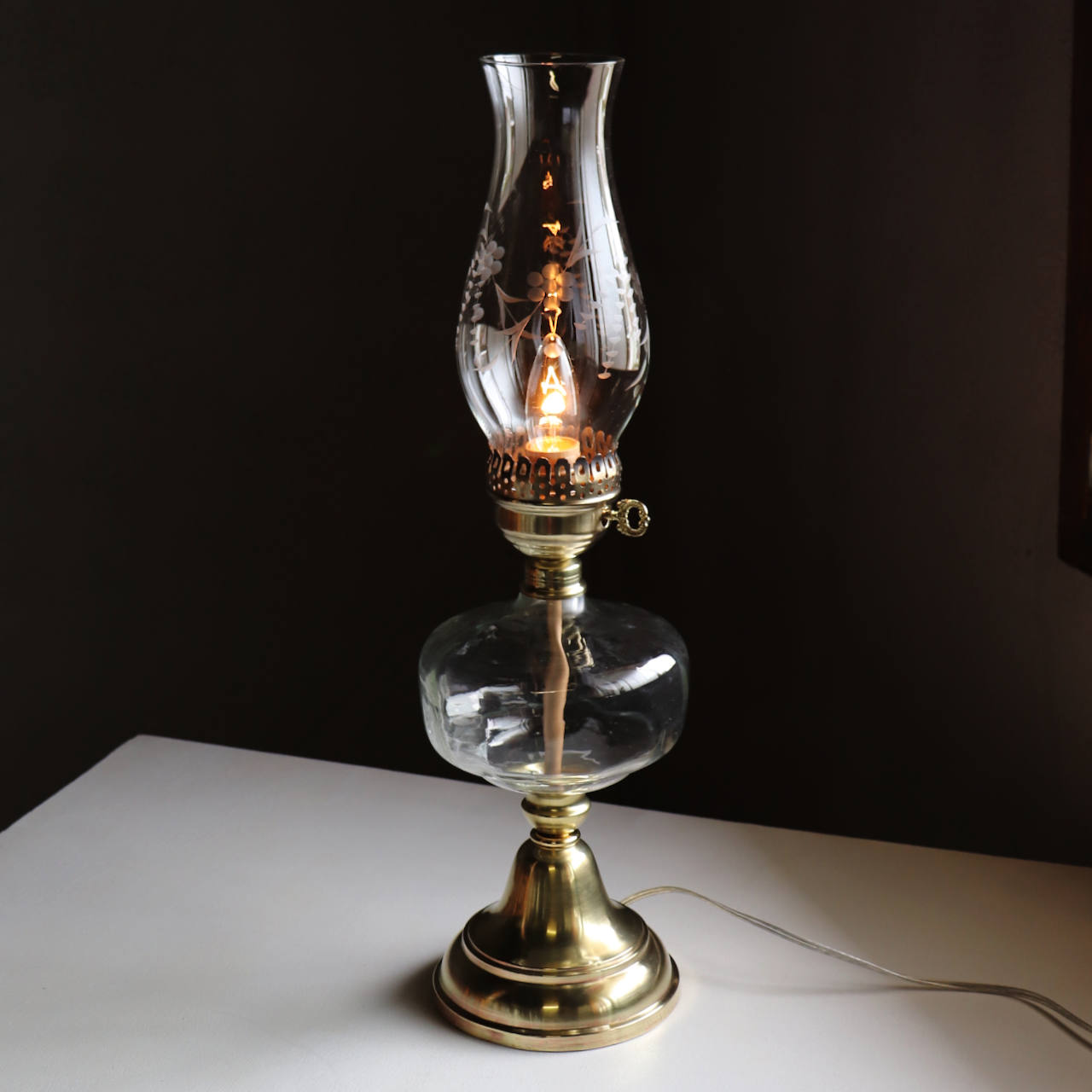 USAヴィンテージオイルランプスタイルテーブルライト｜エッチンググラスチムニーアンティーク卓上照明
